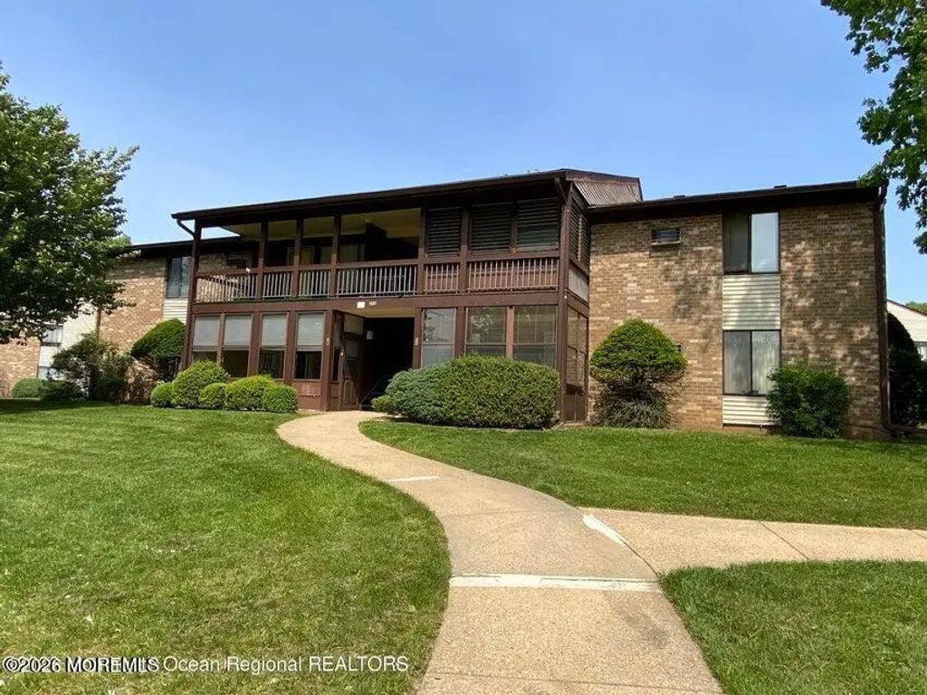 118 D Amberly Drive D, Manalapan