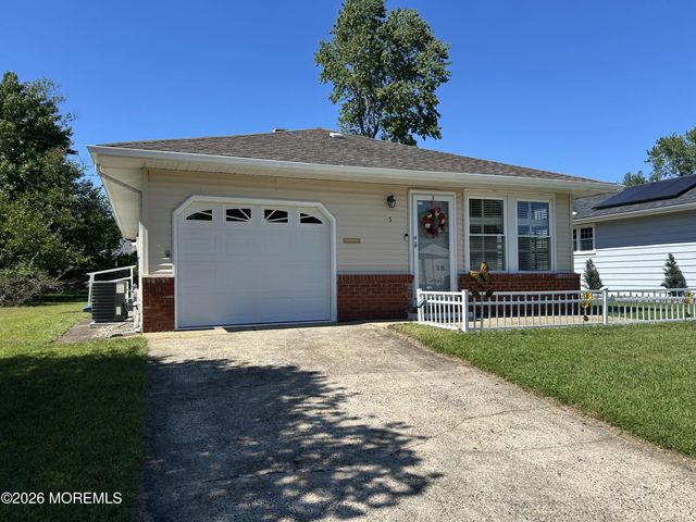 5 Leeward Street, Toms River