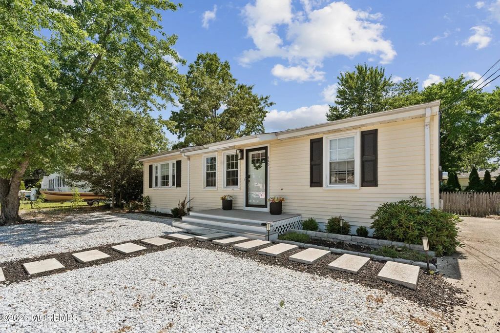 328 Georgia Drive, Brick