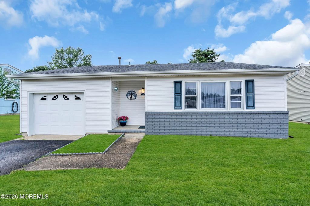 214 Westbrook Drive, Toms River