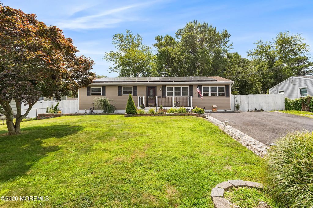 25 Mallard Road, Bayville