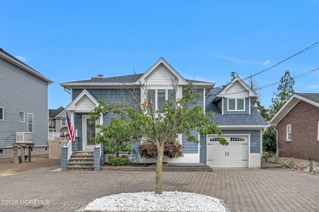15 Seville Drive, Brick