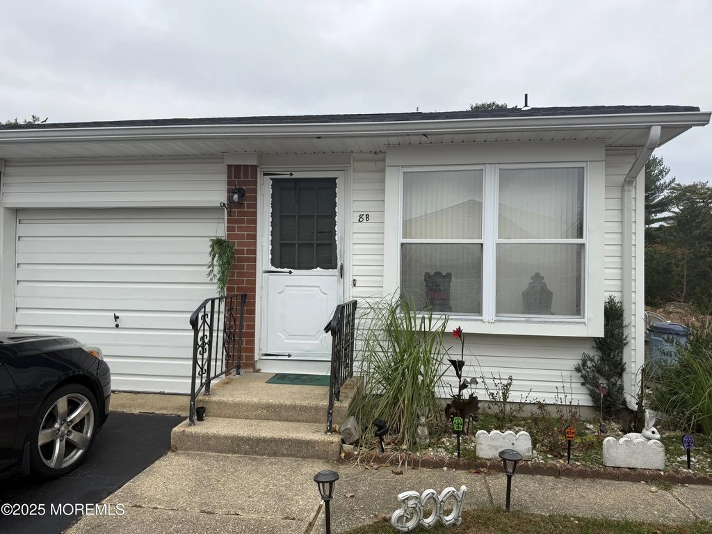 8 Hancock Drive B, Whiting