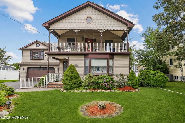 215 Fischer Boulevard, Toms River