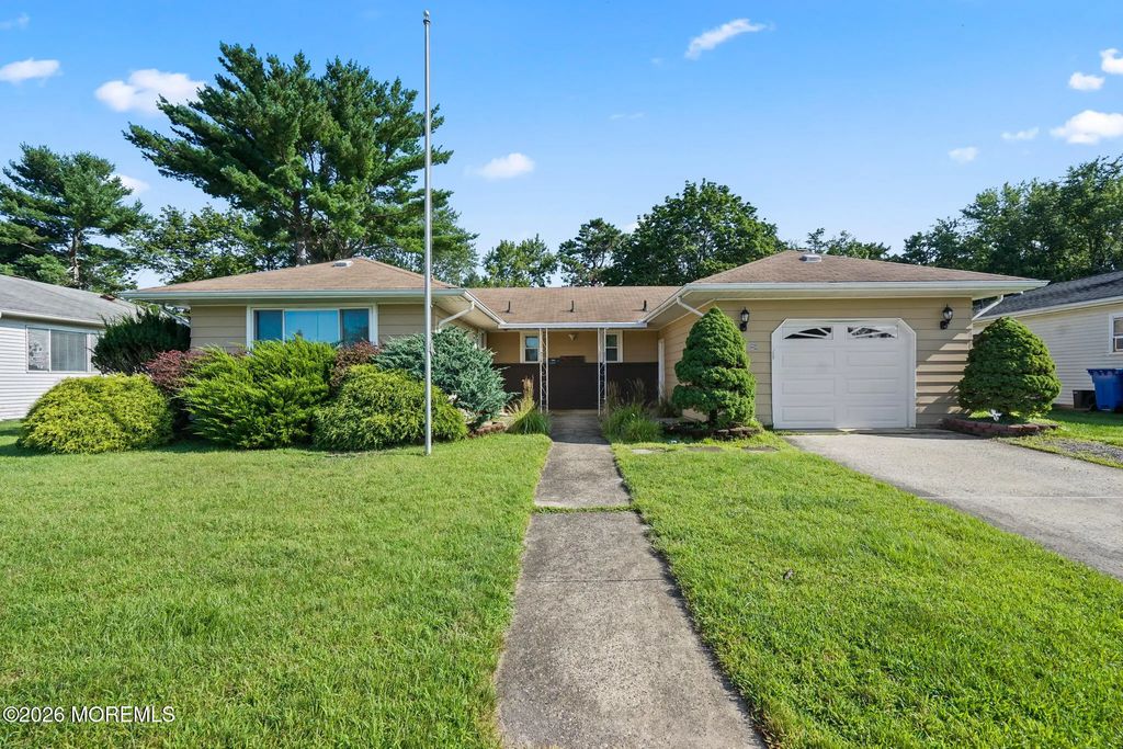 218 Fort De France Avenue, Toms River