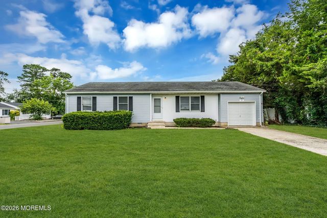35 Spruce Street, Beachwood