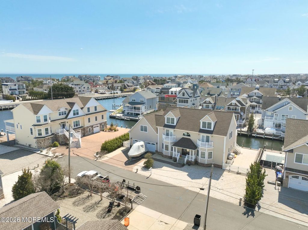 305 Sloop Lane, Mantoloking