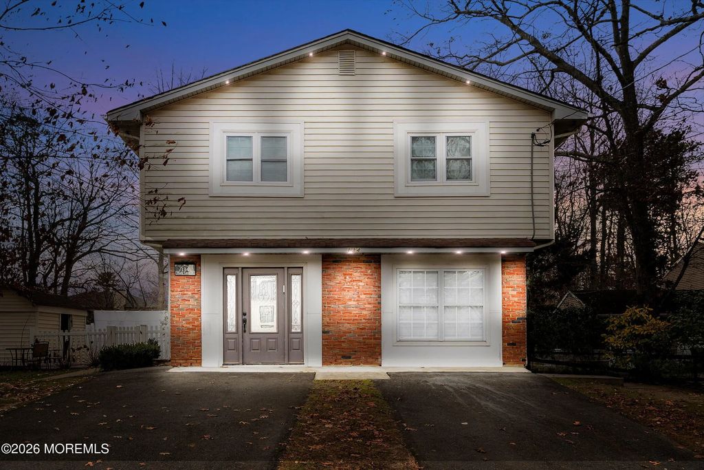 134 Shady Lane Drive, Lakewood