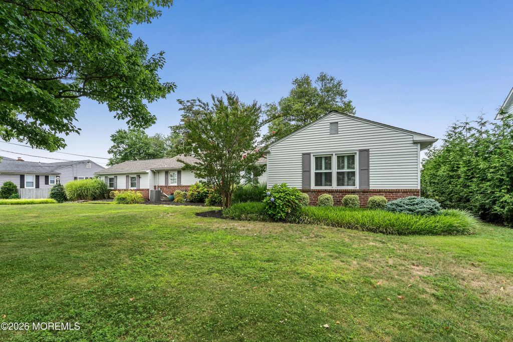 12 Lori Road, Monmouth Beach