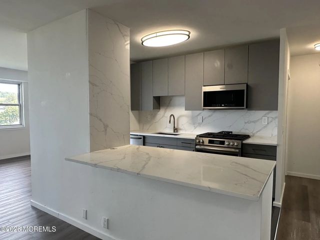 10 Ocean Boulevard 8h, Atlantic Highlands