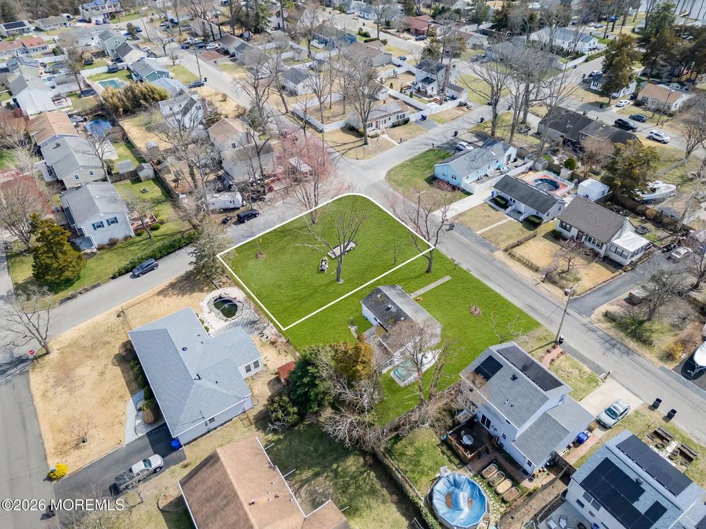 746 Pine Drive, Brick