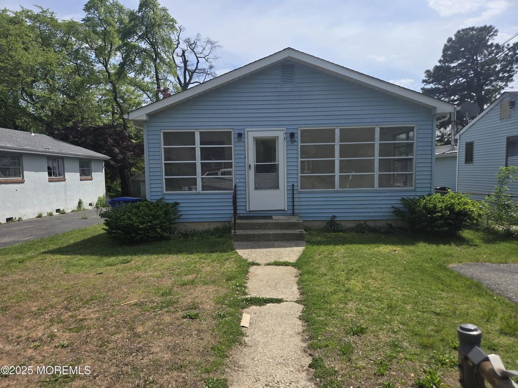 330 Elizabeth Avenue, Toms River