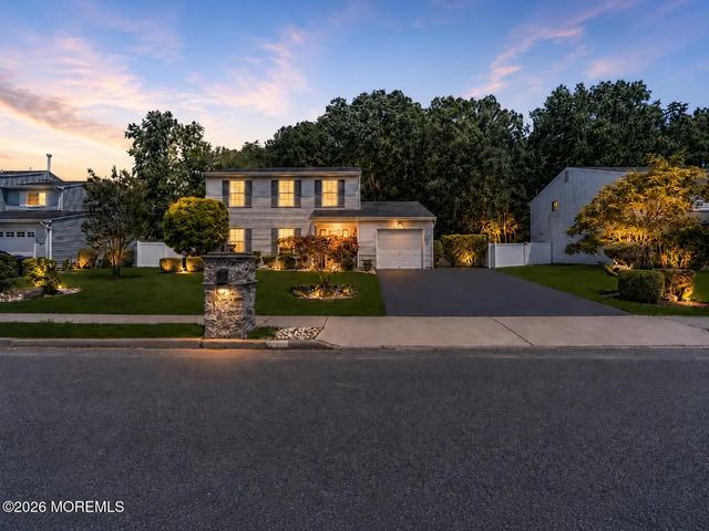 8 Honeysuckle Way, Howell