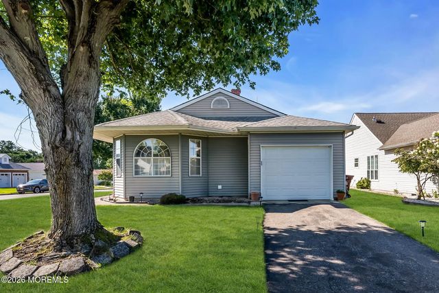 18 Prince Charles Drive, Toms River
