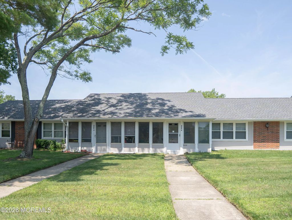 228b Buckingham Court, Lakewood