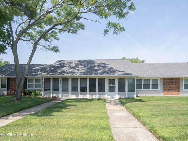 228b Buckingham Court, Lakewood