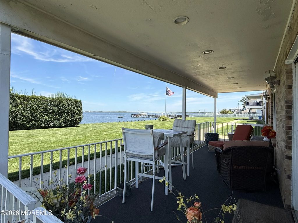 324 Shore Drive E1, Highlands