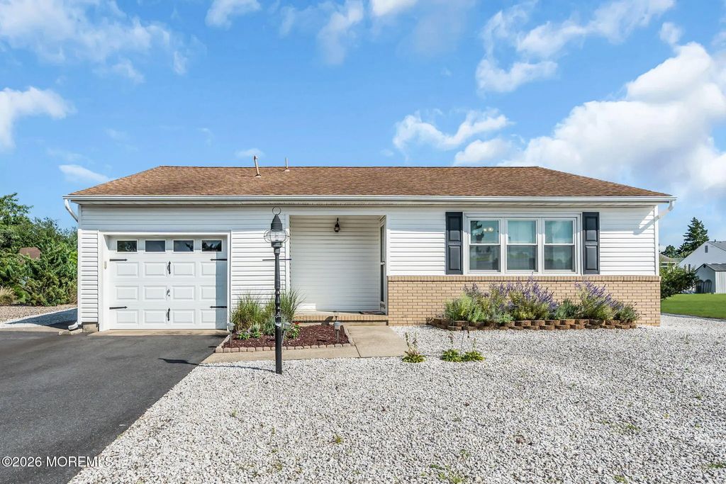 17 Wiltshire Court, Toms River