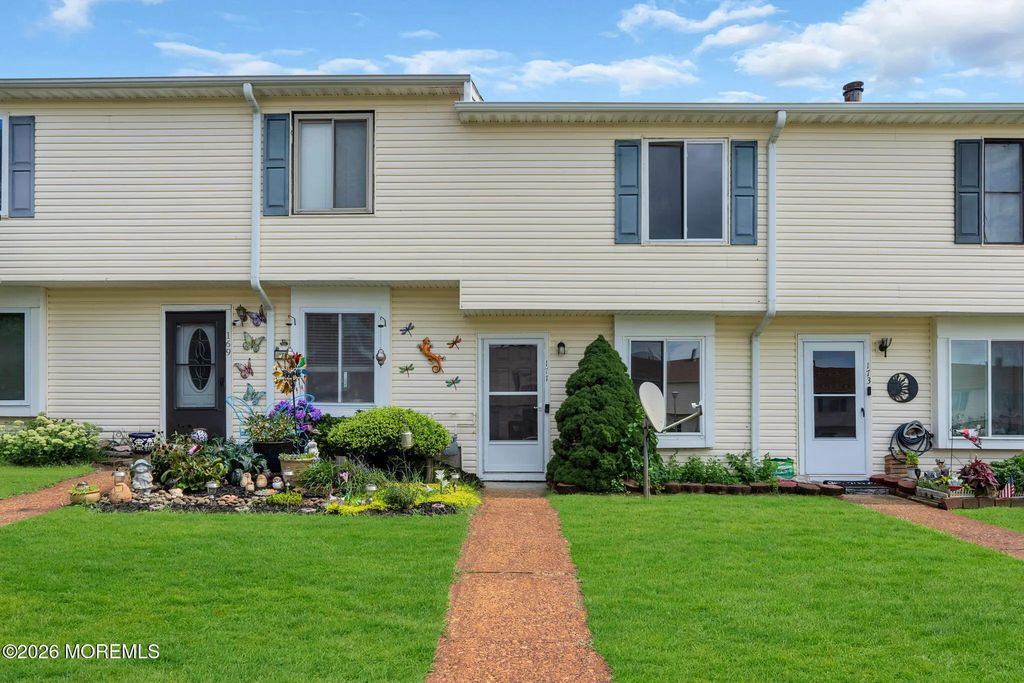 171 Sawmill Road 209, Brick