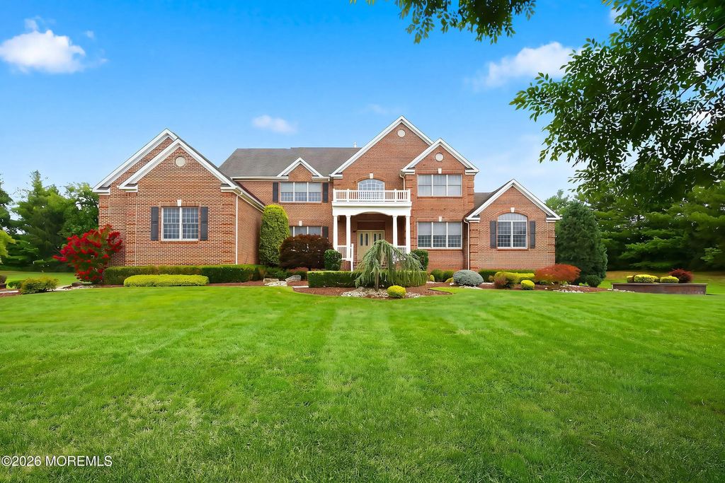 102 Hidden Pond Court, Manalapan