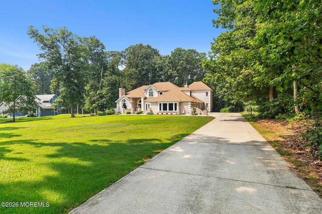 373 Millstone Road, Clarksburg