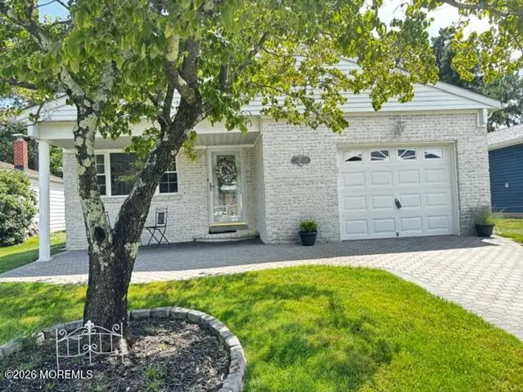 6 Kresson Court, Toms River