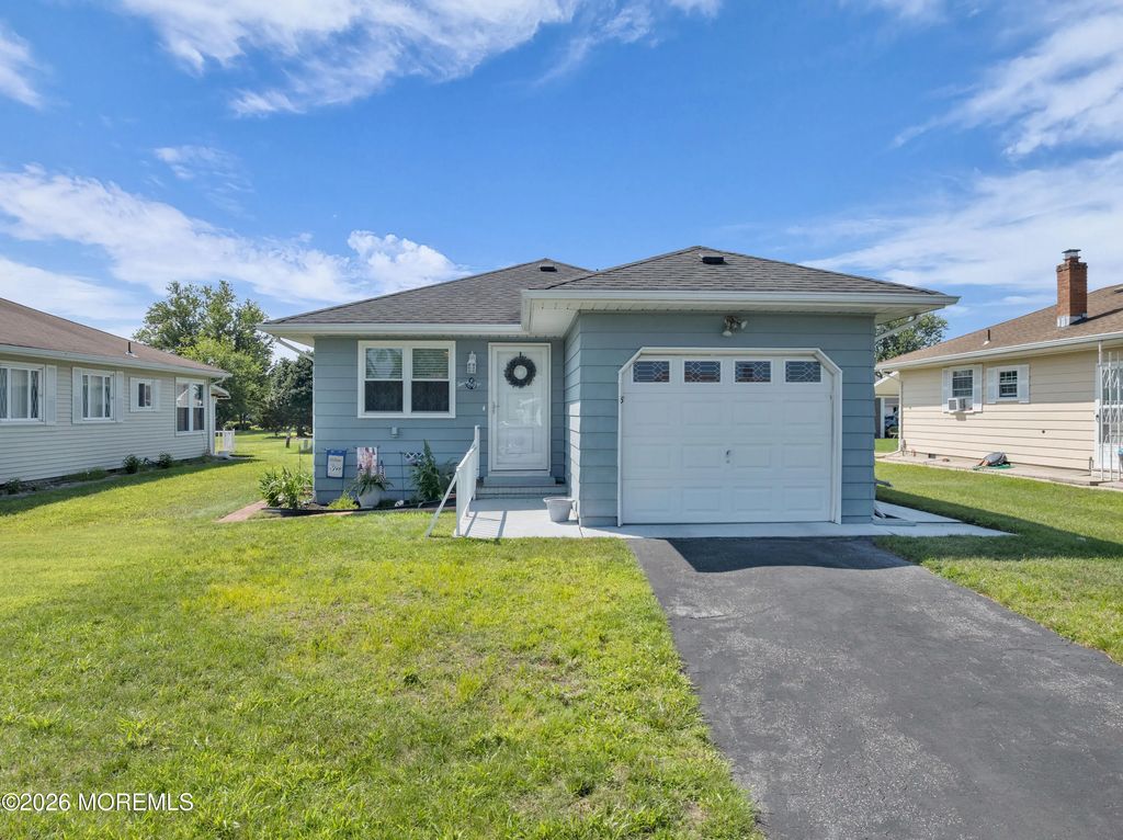 26 Bananier Drive, Toms River