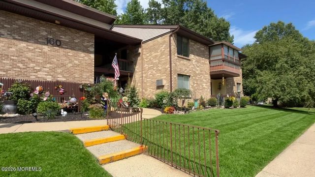 160 Cross Slope Court J, Manalapan