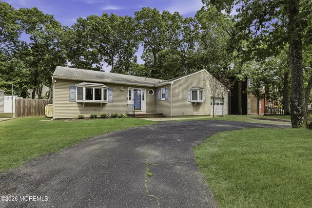1600 Burrsville Road, Brick