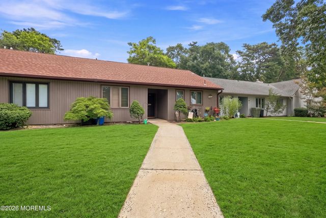 203 Clipper Court 203, Toms River