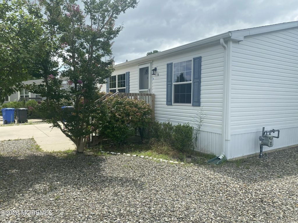 5 Maple Tree Court, Manahawkin