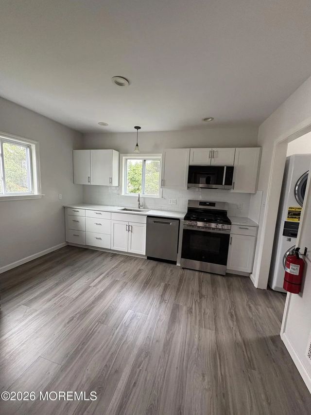 24 Waverly Place B, Red Bank