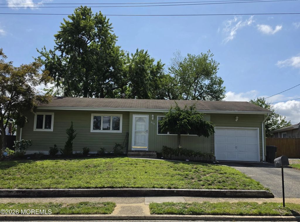 939 Gloucester Drive, Toms River