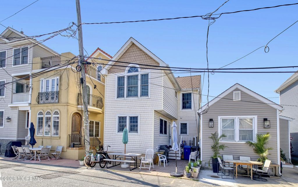 46 W Rutherford Lane, Lavallette