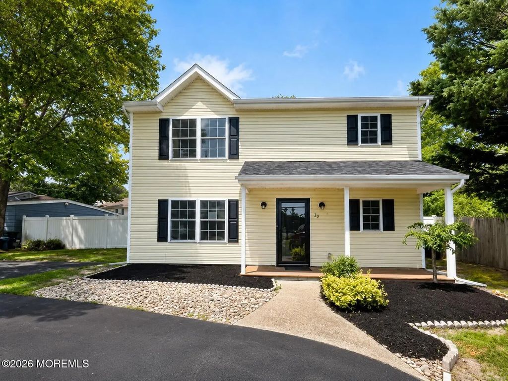 38 Baywood Boulevard, Brick