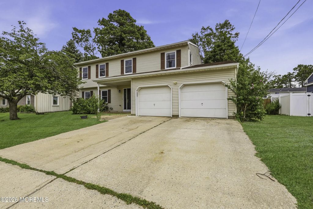 829 Mizzen Avenue, Beachwood