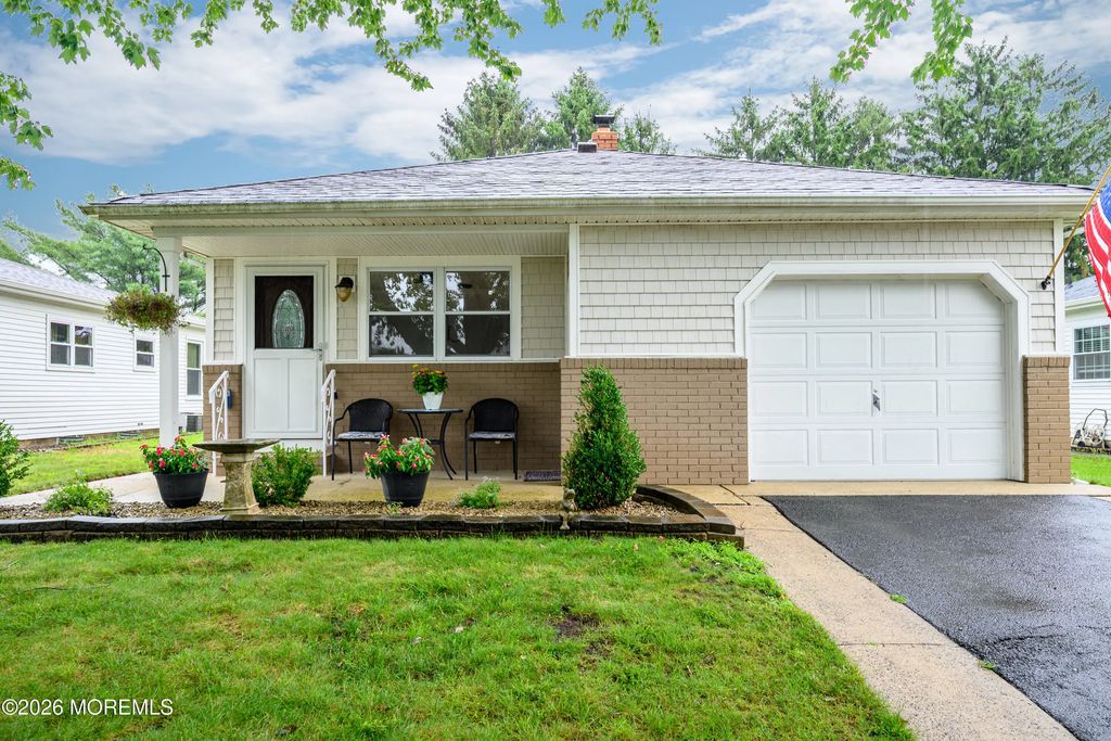 9 Pavilion Street, Toms River