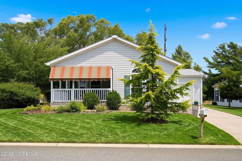 60 Fort Lee Drive, Manahawkin