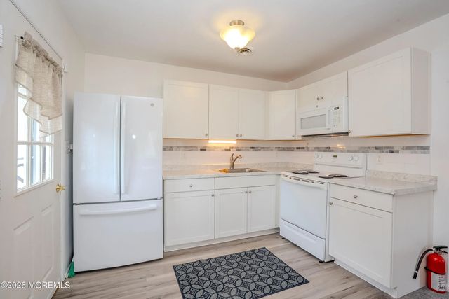 8 B Alaska Avenue, Whiting