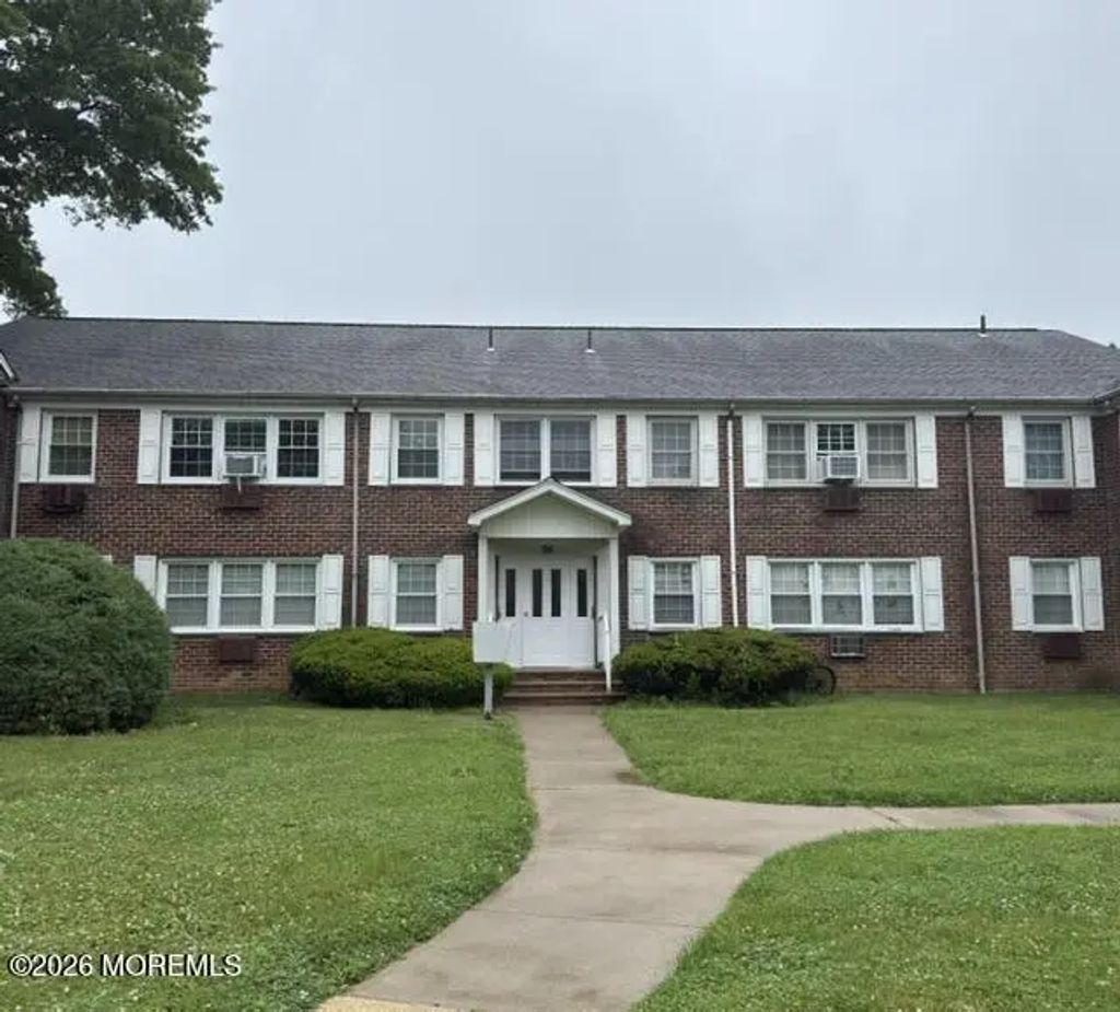 56 Stonehurst Boulevard H, Freehold