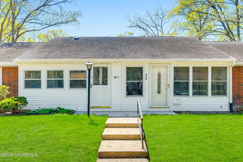 86c Dorchester Drive, Lakewood