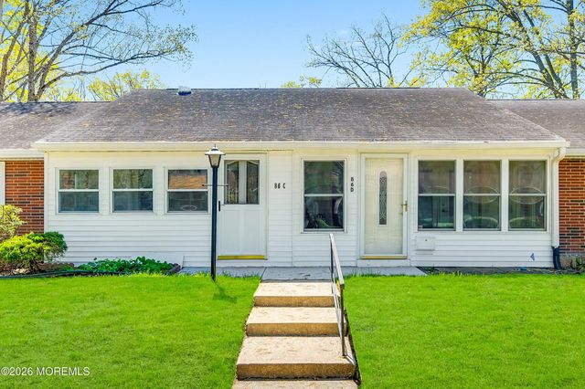 86c Dorchester Drive, Lakewood