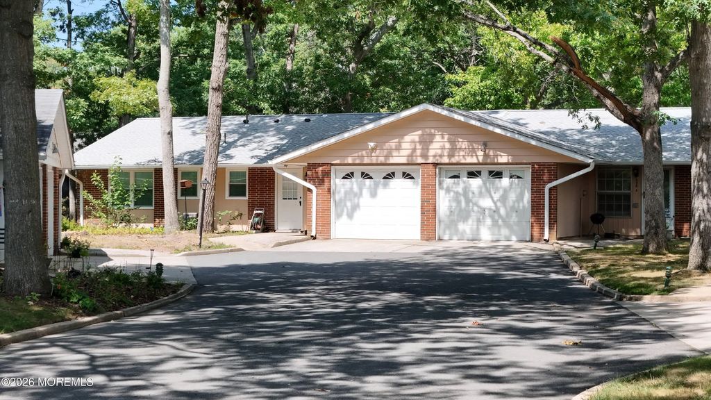 598b Lake Point Drive, Lakewood