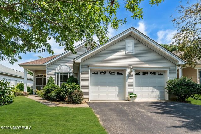 16 Bellflower Drive, Lakewood