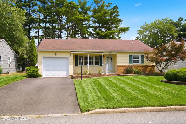 943 Edgebrook Drive N, Toms River