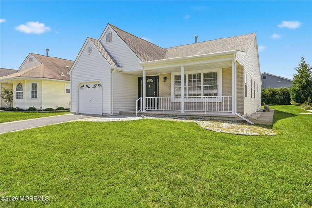 96 Narberth Way, Toms River