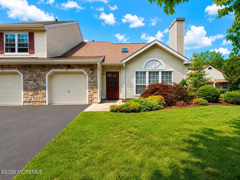 10 Madison Court, Manalapan