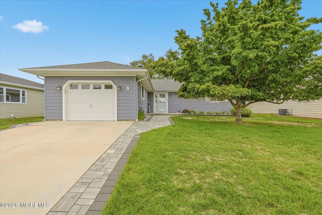8 Seville Place, Toms River