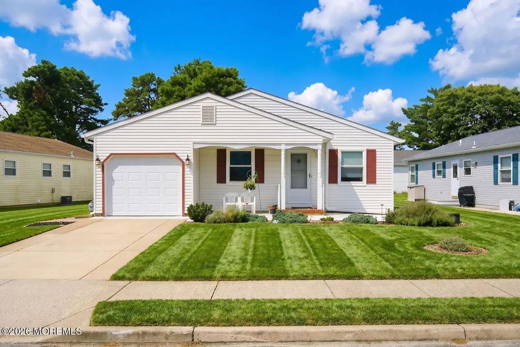3 Wojtyla Court, Toms River