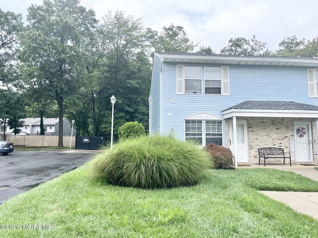 82 Cliffwood Avenue W 17, Cliffwood